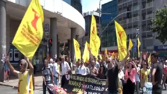 Sivas Katliamında Ölenler Kadıköy'de Mitingle Anıldı Sivas Katliamında Ölenler Kadıköy'de Mitingle Anıldı