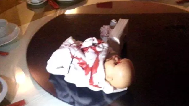 Çin Lokantasında Masaya Kanlı Bebek Bırakıldı Çin Lokantasında Masaya Kanlı Bebek Bırakıldı