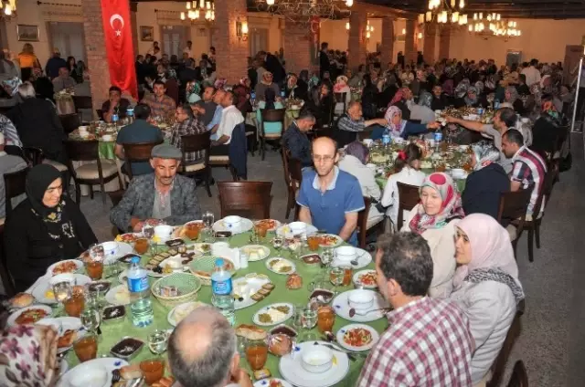 Başkan Tiryaki İftarda Vatandaşlarla Buluştu Başkan Tiryaki İftarda Vatandaşlarla Buluştu