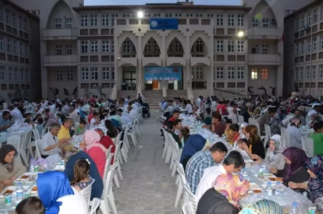 Mesob'dan Kardeşlik İftarı