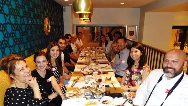 Zomato Foodieleri Sahrap Soysal'ın İftar Sofrasında Buluştu! Zomato Foodieleri Sahrap Soysal'ın İftar Sofrasında Buluştu!