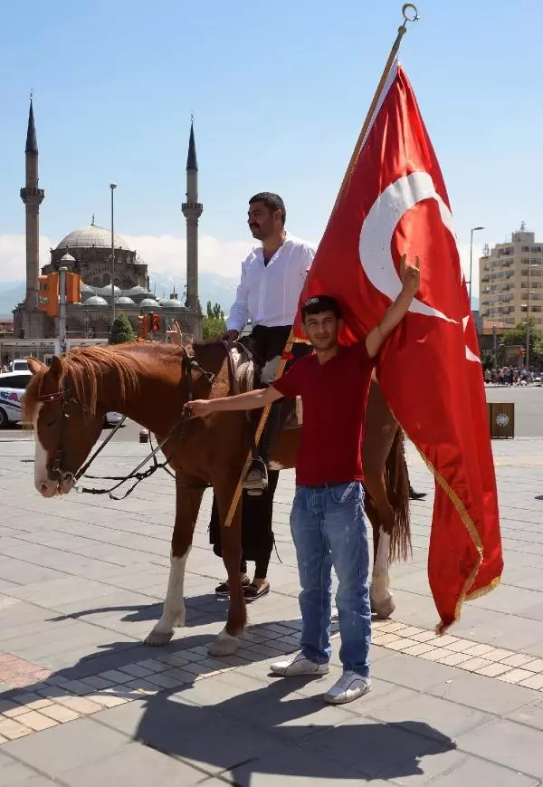 Kayseri'de Çin Bayrağı Yakıldı
