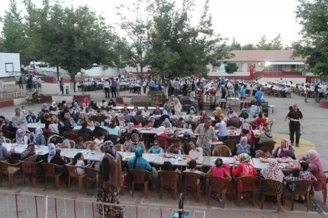 Yavuzeli Belediyesi'nden İftar ve Şenlik Yavuzeli Belediyesi'nden İftar ve Şenlik