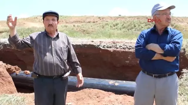 Afyonkarahisar Sulama Hattının Boruları Patladı, Tarlalar Suyla Doldu
