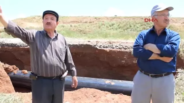 Afyonkarahisar Sulama Hattının Boruları Patladı, Tarlalar Suyla Doldu