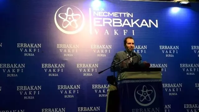 Fatih Erbakan Bursa'da Düzenlenen İftar Programına Onur Konuğu Oldu Fatih Erbakan Bursa'da Düzenlenen İftar Programına Onur Konuğu Oldu