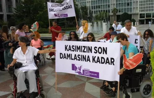 Kas Hastaları İBB Önünde Eylem Yaptı Kas Hastaları İBB Önünde Eylem Yaptı