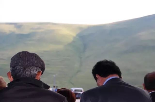Ata'nın Silüetine Bulut Engeli