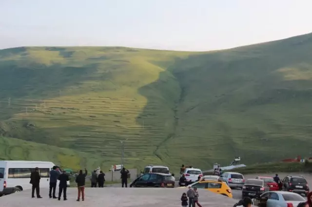 Ata'nın Silüetine Bulut Engeli