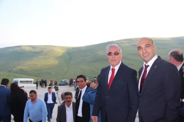 Ata'nın Silüetine Bulut Engeli