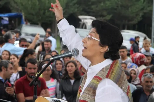 Ata'nın Silüetine Bulut Engeli