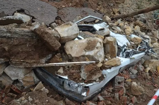 Ordu'da İstinat Duvarı Çöktü Ordu'da İstinat Duvarı Çöktü