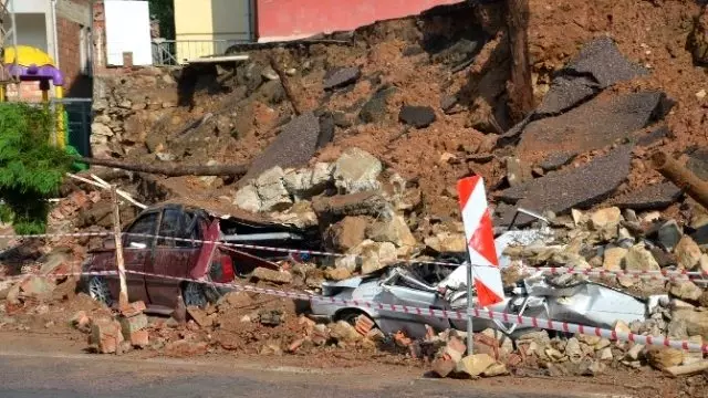 Ordu'da İstinat Duvarı Çöktü Ordu'da İstinat Duvarı Çöktü
