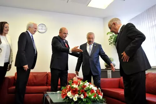 CHP ve MHP Arasında Gerilim Dolu Bayram Ziyareti CHP ve MHP Arasında Gerilim Dolu Bayram Ziyareti
