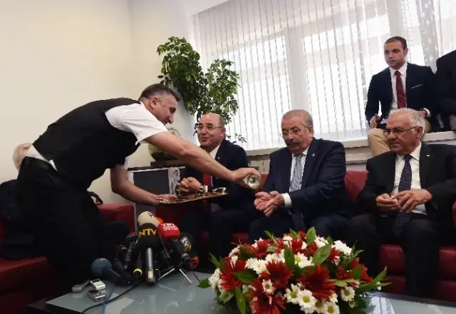 Mhp-chp Bayramlaşmasında Koalisyon Atışması Mhp-chp Bayramlaşmasında Koalisyon Atışması