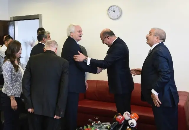 Mhp-chp Bayramlaşmasında Koalisyon Atışması Mhp-chp Bayramlaşmasında Koalisyon Atışması