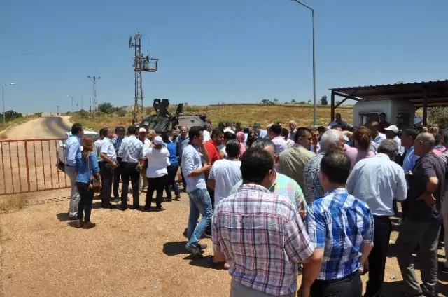 CHP'li Vekiller Suriye Sınırında Barış Güvercini Uçurdu