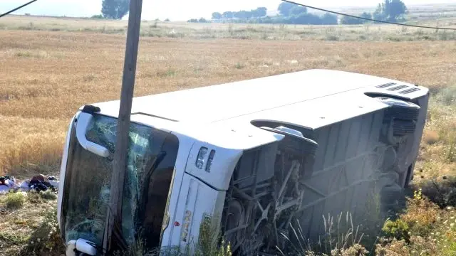 Kayseri'de Yolcu Otobüsü Devrildi: 20 Yaralı Kayseri'de Yolcu Otobüsü Devrildi: 20 Yaralı