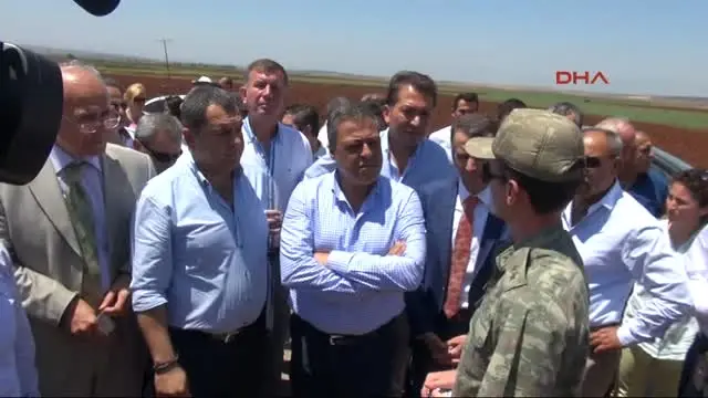 Reyhanlı CHP'li Milletvekilleri Suriye Sınırında Barış Güvercini Uçurdu- Reyhanlı CHP'li Milletvekilleri Suriye Sınırında Barış Güvercini Uçurdu-