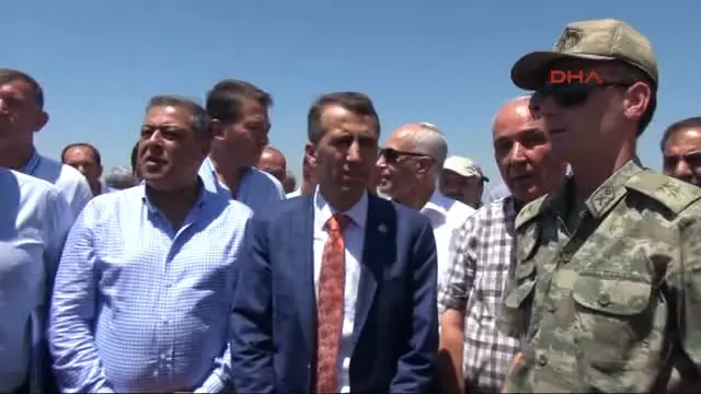 Reyhanlı CHP'li Milletvekilleri Suriye Sınırında Barış Güvercini Uçurdu- Reyhanlı CHP'li Milletvekilleri Suriye Sınırında Barış Güvercini Uçurdu-
