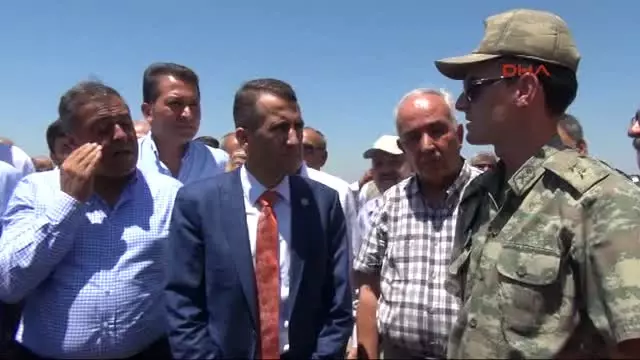 Reyhanlı CHP'li Milletvekilleri Suriye Sınırında Barış Güvercini Uçurdu- Reyhanlı CHP'li Milletvekilleri Suriye Sınırında Barış Güvercini Uçurdu-