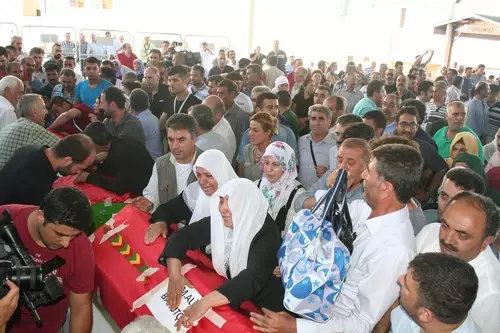 Suruç'taki Terör Saldırısında Ölenler, Gaziantep'ten Törenle Uğurlandı Suruç'taki Terör Saldırısında Ölenler, Gaziantep'ten Törenle Uğurlandı