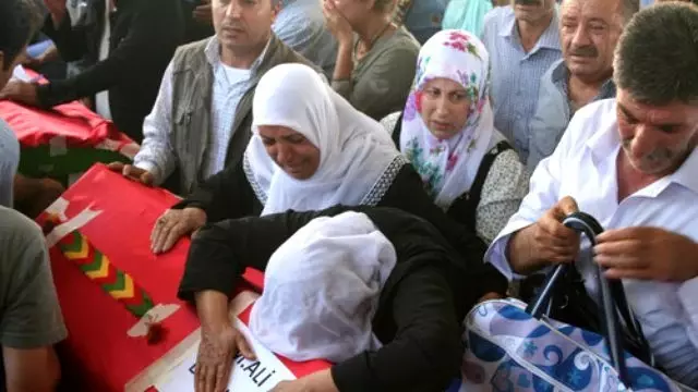 Suruç'taki Terör Saldırısında Ölenler, Gaziantep'ten Törenle Uğurlandı Suruç'taki Terör Saldırısında Ölenler, Gaziantep'ten Törenle Uğurlandı
