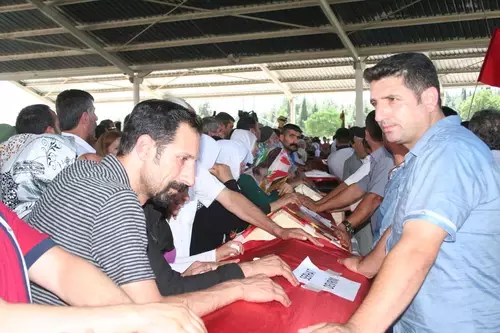 Suruç'taki Terör Saldırısında Ölenler, Gaziantep'ten Törenle Uğurlandı Suruç'taki Terör Saldırısında Ölenler, Gaziantep'ten Törenle Uğurlandı