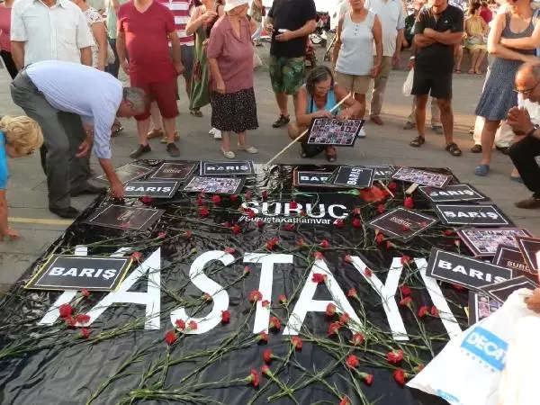 Suruç'ta Ölenler Foça'da Anıldı Suruç'ta Ölenler Foça'da Anıldı