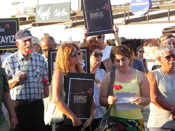 Suruç'ta Ölenler Foça'da Anıldı Suruç'ta Ölenler Foça'da Anıldı