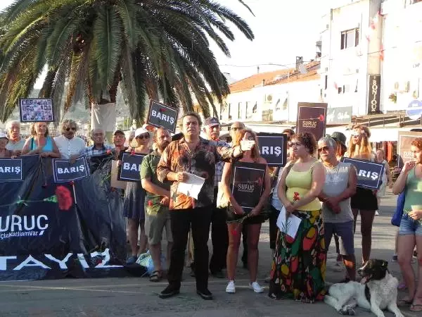 Suruç'ta Ölenler Foça'da Anıldı Suruç'ta Ölenler Foça'da Anıldı