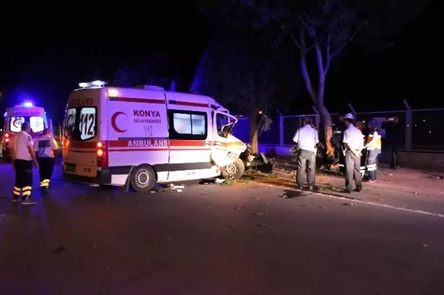 Ambulans Kaza Yaptı: 4 Yaralı Ambulans Kaza Yaptı: 4 Yaralı