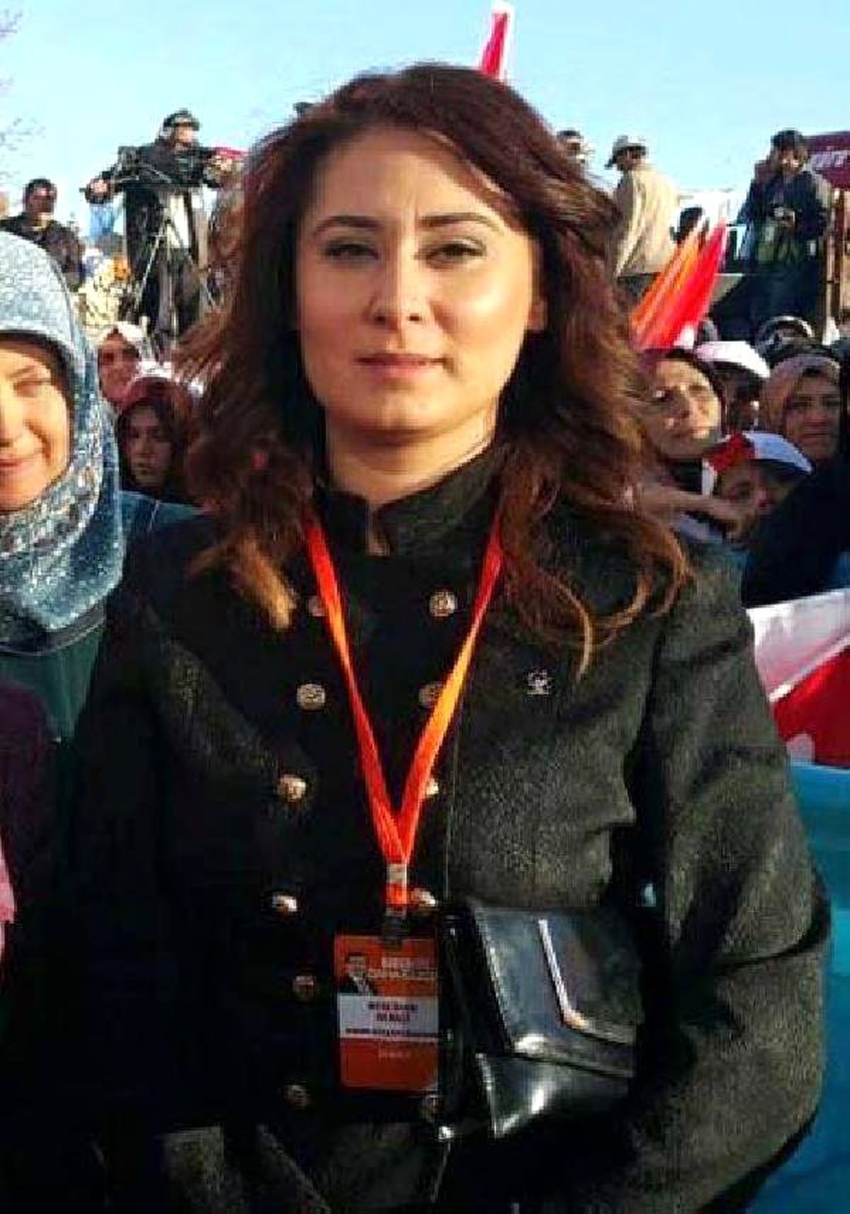 ak parti sivas kadin kollari baskani il yonetimini suclayip istifa etti