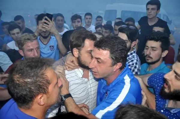 Trabzonspor'a Olaylı Karşılama Trabzonspor'a Olaylı Karşılama