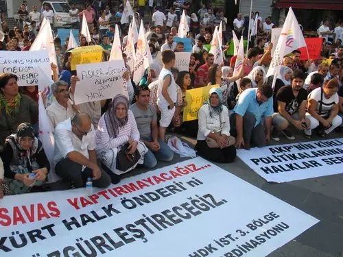 Şirinevler Meydanı'nda Barış Eylemi Şirinevler Meydanı'nda Barış Eylemi