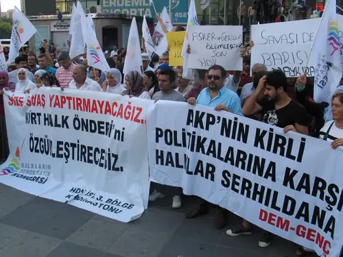 Şirinevler Meydanı'nda Barış Eylemi Şirinevler Meydanı'nda Barış Eylemi