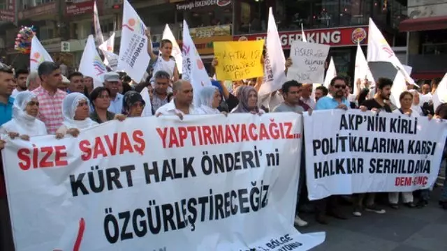 Şirinevler Meydanı'nda Barış Eylemi Şirinevler Meydanı'nda Barış Eylemi