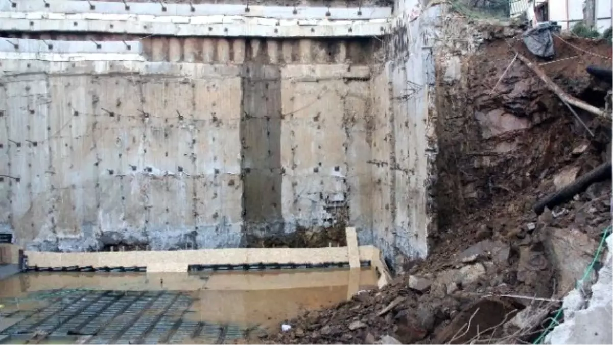 Kağıthane�de İstinat Duvarı Çöktü 2 Bina Tahliye Edildi Haberler Kağıthane�de İstinat Duvarı Çöktü 2 Bina Tahliye Edildi Haberler