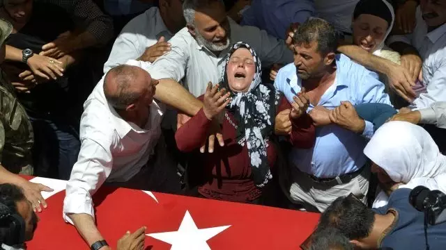 İki Şehit Kürtçe Ağıtlarla Uğurlandı İki Şehit Kürtçe Ağıtlarla Uğurlandı