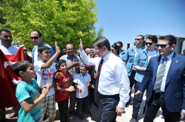 Başbakan Davutoğlu, Suriye Sınırına Sıfır Noktada İncelemelerde Bulundu