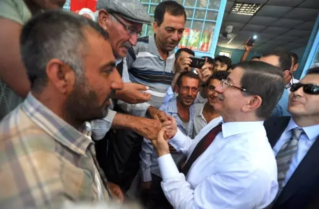 Başbakan Davutoğlu, Suriye Sınırına Sıfır Noktada İncelemelerde Bulundu