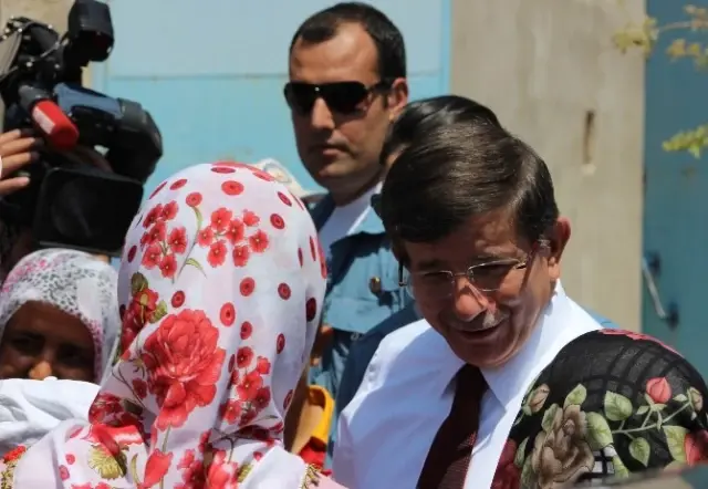 Başbakan Davutoğlu, Suriye Sınırına Sıfır Noktada İncelemelerde Bulundu