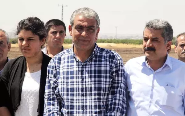 Suriye Sınırında Cenaze Bekleyişi Suriye Sınırında Cenaze Bekleyişi