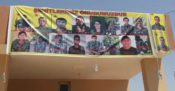 Suriye Sınırında Cenaze Bekleyişi Suriye Sınırında Cenaze Bekleyişi