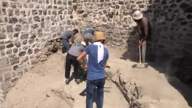 Niksar Kalesi Gün Yüzüne Çıkarılıyor Niksar Kalesi Gün Yüzüne Çıkarılıyor