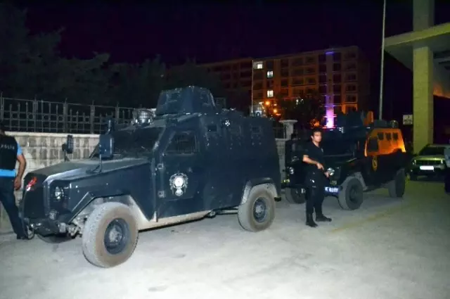 PKK Üç İlde Polise Saldırdı PKK Üç İlde Polise Saldırdı