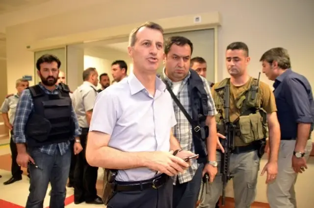PKK Üç İlde Polise Saldırdı PKK Üç İlde Polise Saldırdı