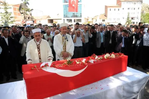 Şehit Uzman Çavuş Gencer'i 5 Bin Kişi Son Yolculuğuna Uğurladı
