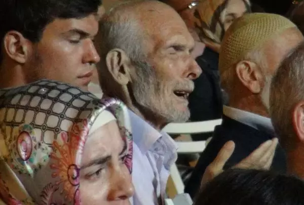 Adapazarı'nda Deprem Kurbanları Gözyaşları ve Dualarla Anıldı Adapazarı'nda Deprem Kurbanları Gözyaşları ve Dualarla Anıldı