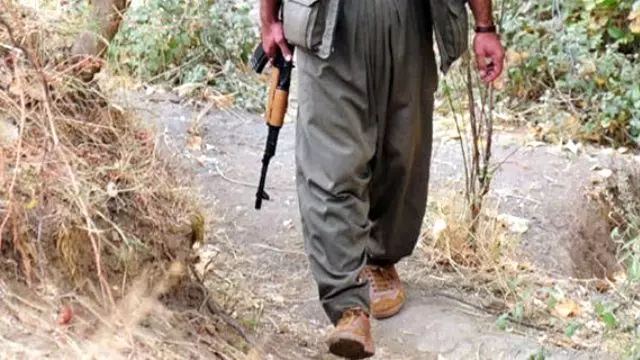 Erzurum'da PKK Minibüs Taradı, Muş, Diyarbakır ve Van'da Ortalık Karıştı Erzurum'da PKK Minibüs Taradı, Muş, Diyarbakır ve Van'da Ortalık Karıştı